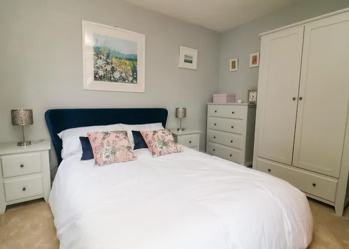 Cornerways, 8 North Lane *