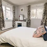 Cornerways, 8 North Lane Holiday home York